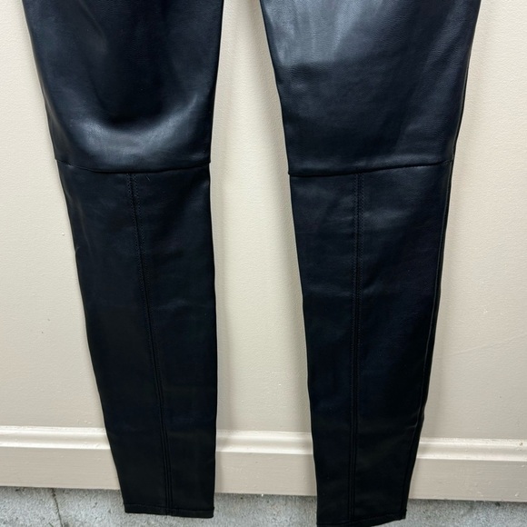 Blank NYC Women's Faux Leather Pull On Legging - Picture 4 of 8